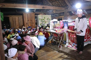 Gia cảnh khó khăn của thầy giáo cùng con trai tử vong dưới vực sâu