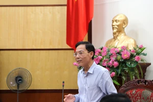 Phó Chủ tịch Thanh Hóa: Yêu cầu làm rõ vụ 5 bàn tay khổng lồ trên biển Hải Tiến