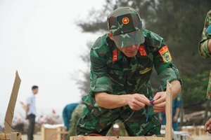 Cận cảnh trận địa 400 quả pháo hoa sẵn sàng cho đêm khai hội du lịch Sầm Sơn