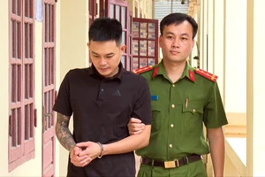 Bắt nam thanh niên giết người đàn ông chụp ảnh trước quán ở Thanh Hóa