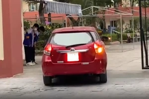 Vụ HS cúi chào thầy cô giữa trời giá rét: Yêu cầu giáo viên, HS không tấn công người phản ứng trên mạng xã hội