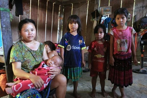 Những thay đổi lớn ở bản đồng bào Mông – Bài 2: Vượt khó, khổ ở bản Tà Cóm nơi mệnh danh 'tam giác vàng' 