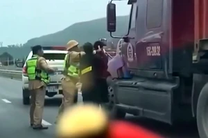 Tạm giữ tài xế container đâm xe của Cục CSGT, Bộ Công an