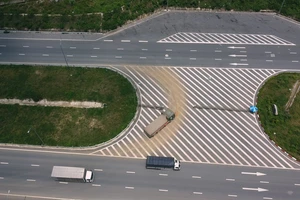 Thanh Hóa chỉ đạo làm rõ loạt xe tải 'xé rào' vào cao tốc Bắc Nam