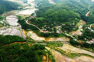 Khung cảnh thơ mộng ruộng bậc thang mùa con nước ở Thanh Hóa