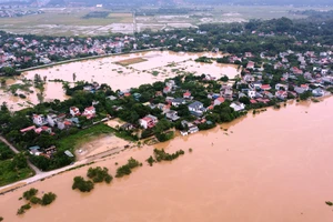Trắng đêm canh chạy lũ ở Thanh Hóa