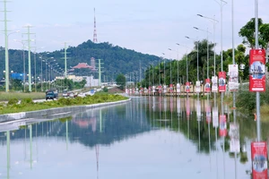 Mưa lớn trong đêm, nhiều tuyến phố ở Thanh Hóa ngập sâu trong nước