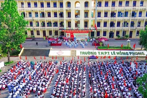 Tìm trường mới cho thí sinh từ thi trượt trở thành thủ khoa lớp 10