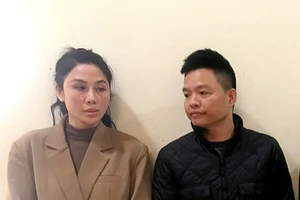 Hát xong thiếu tiền trả, bị chủ quán karaoke đánh đập, bắt viết giấy bán ô tô