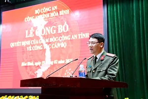 Công an tỉnh Hòa Bình công bố quyết định nghỉ công tác đối với 26 lãnh đạo cấp phòng 