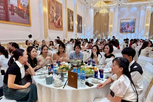 Thanh Hóa: 1 công ty may chi 5,2 tỉ đồng mời 13.000 người dự bữa cơm tri ân