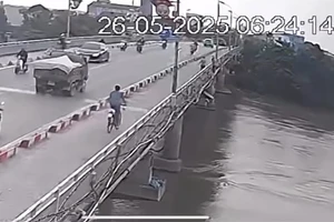 Cô giáo dũng cảm nhảy xuống sông cứu nữ sinh 18 tuổi nhảy cầu 