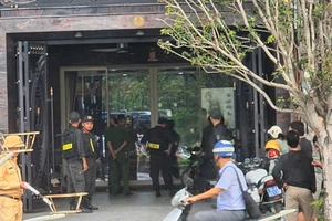 Nhiều cảnh sát khám xét nhà 'Mạnh gỗ' ở Thanh Hóa
