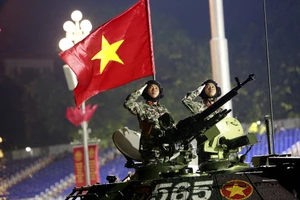 Cận cảnh dàn khí tài 'khủng' trong buổi tổng hợp luyện ở Quảng trường Ba Đình 