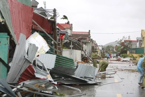 Cận cảnh sau trận giông lốc kinh hoàng quét qua Thanh Hóa