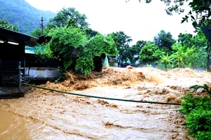 Lũ quét, sạt lở chia cắt nhiều tuyến đường xã miền núi Thanh Hóa