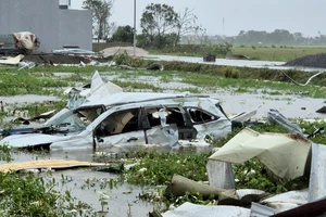 Vụ lốc xoáy ở Thanh Hóa: Ô tô 7 chỗ bị cuốn bay 300m