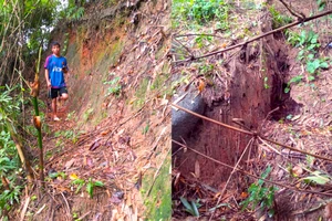 Người dân nơm nớp dưới chân núi 'đổi màu' - Bài 1: Mưa đến là không biết chạy đi đâu