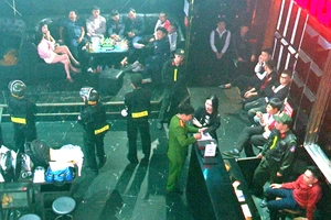 Cảnh sát đột kích hai quán bar, bắt giữ nhiều đối tượng sử dụng ma túy