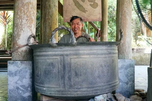 Cận cảnh nồi đồng cổ được trả giá 400 triệu đồng ở Thanh Hóa