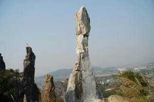 Cận cảnh hòn Vọng Phu ở Thanh Hóa sau khi được đầu tư 17 tỉ đồng