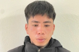 Bắt nam thanh niên cướp giật Iphone trên đường phố sau 2 giờ gây án