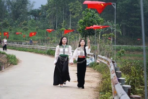 'Cung đường chữ S' nổi tiếng ở Thanh Hóa rợp cờ hoa trước ngày bầu cử