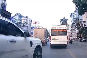 Gắn biển số sai, vượt ẩu, tài xế và chủ xe bị phạt hơn 50 triệu