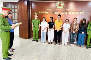 Triệt xóa đường dây giả mạo hàng loạt thương hiệu nước hoa nổi tiếng