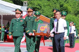Đại tướng Nguyễn Trọng Nghĩa dự lễ truy điệu và an táng liệt sĩ tại Thanh Hóa