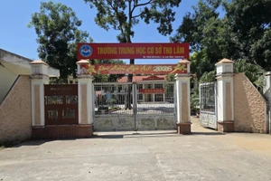 Một thầy giáo bị chấm dứt hợp đồng vì làm lộ đề thi học kỳ