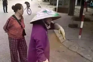 Công an làm rõ 2 phụ nữ chặn xe, yêu cầu nộp tiền trông giữ