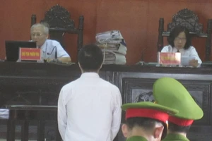 Cán bộ hải quan tiếp tay cho Dũng 'mặt sắt' xuất khẩu siêu xe