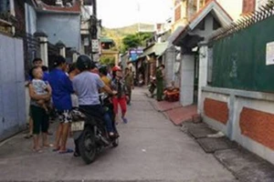 Mang quan tài đến nhà nhân viên bảo hiểm để đòi lại tiền tỉ