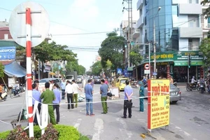 2 nhóm truy sát, 1 thanh niên bị chém tử vong