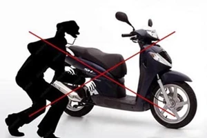 Bắt nhóm người vận chuyển xe tay ga qua Trung Quốc