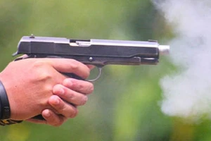 Bắt nghi phạm nã đạn vào quán karaoke