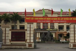 Nhiều người nhà bí thư, phó bí thư huyện cùng làm quan