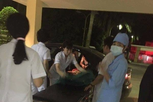 Lái xe giữa đường cứu sản phụ đẻ rơi 