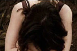 Chở trẻ đi chơi rồi thực hiện hành vi giao cấu