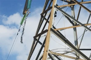 Đứt cáp điện vượt biển, đảo Cát Bà tê liệt