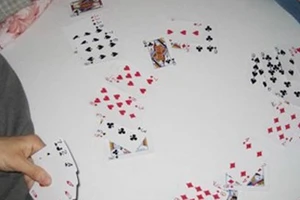 Bí thư, Chủ tịch xã bị khởi tố tội đánh bạc