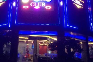 3 thanh niên xô xát bảo vệ, làm náo loạn quán karaoke