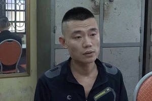 Bắt giữ chủ ki-ốt tàng trữ vũ khí 'nóng'