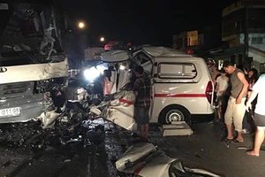Va chạm với xe cứu thương, 10 người thương vong