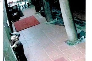 Trộm đột nhập ngôi đền khui hòm công đức lấy 300 triệu đồng