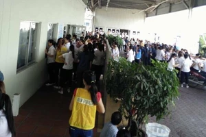 Đòi cải thiện suất cơm, hàng trăm công nhân bỏ ăn