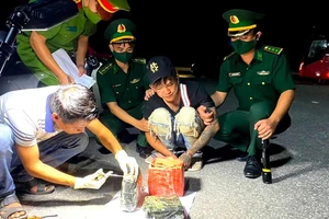 Bắt nam thanh niên vận chuyển 2 kg ma túy đá