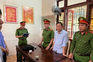 Chủ tịch xã bị bắt, dân vui mừng viết 'tâm thư' cảm ơn