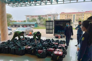 Tạm giữ gần 2.100 chai rượu ngoại không rõ nguồn gốc